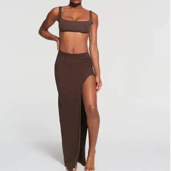 SKIMS Dresses & Skirts - SKIMS Maxi Skirt Black Front Slit High Waisted Minimalist XXS